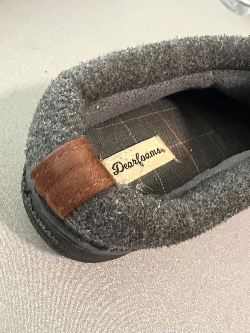 Dearfoams Sz 7-8 Gray Felt Slip-On Moccasin with Brown Leather Tag